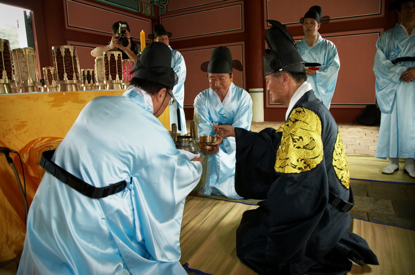 잔을 올림